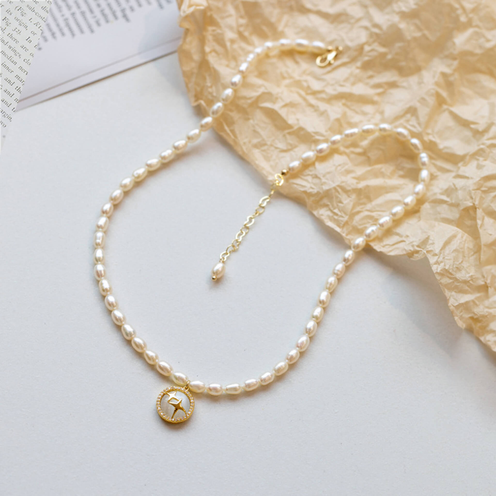 Vintage Elegant Natural Freshwater Pearl Cat's Eye Collarbone Necklace  UponBasics White  