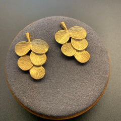 Fashionable Vintage Minimalist Leaf-Shaped Earrings for Commuting  UponBasics Golden  