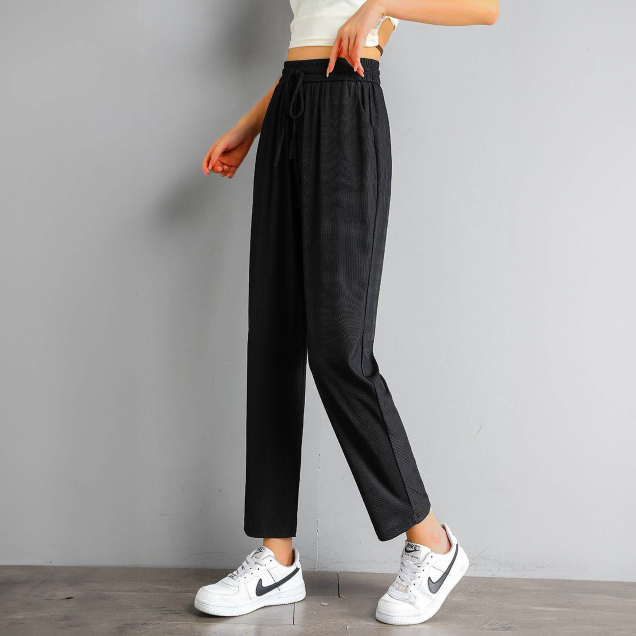 Women's High-waisted Relaxed fit Trousers  UponBasics Black S 